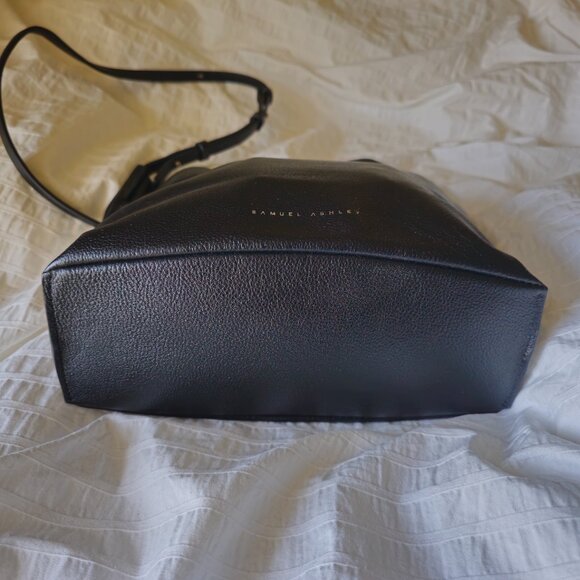 Samuel Ashley Poppy Leather Crossbody Bag - 2024 - Pebbled Black - Picture 8 of 16